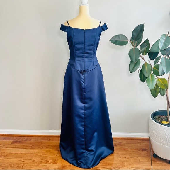 Monique Lhuillier bridesmaids dress - Picture 4 of 7